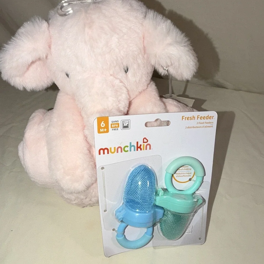 Plush elephant and Munchkin Fresh Feeder 2-Pack Baby Food Feeders 6M+